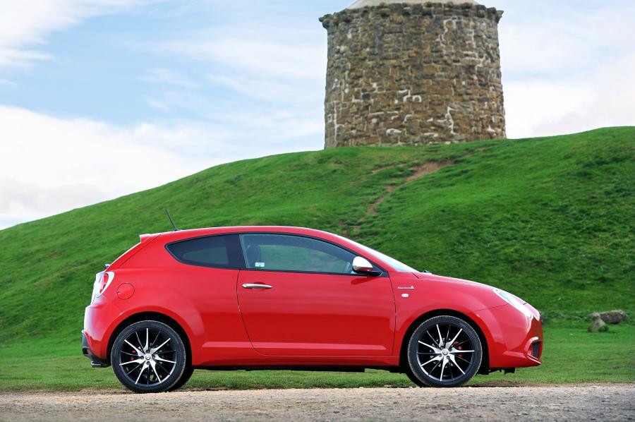  Alfa Romeo MiTo Twin Air 2014 года  (UK) (фото 8 из 23)